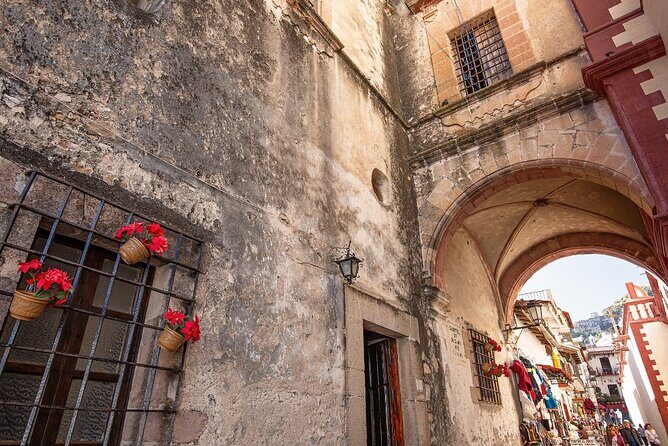 Cuernavaca and Taxco Tour from Mexico City - Cuernavaca at a Walkable Pace: Plaza de la Constitución and the Old Cathedral
