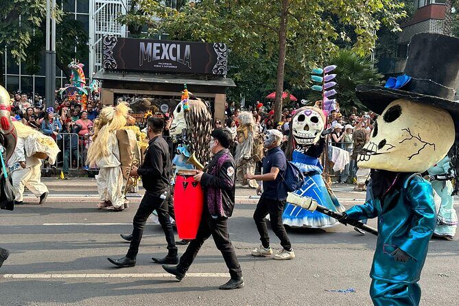 Day of the Dead in Mixquic Visit the Houses and Altars Pantheon - Guide-led storytelling: why Tan and David matter