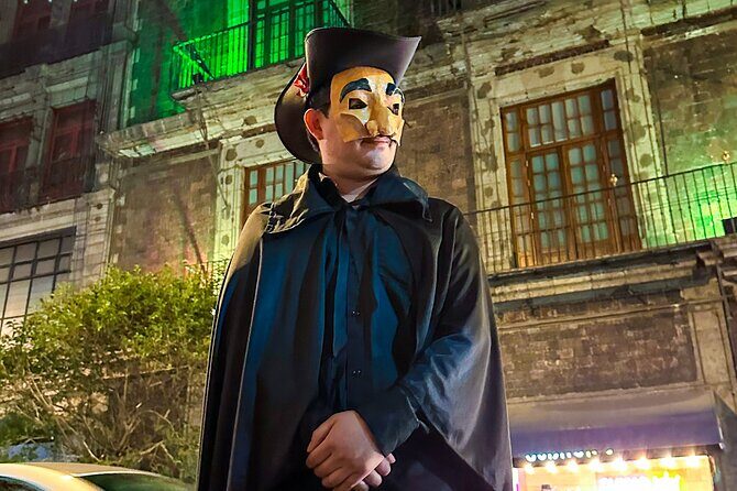 Day of the Dead, Legends & Ghosts Mystery tour - Stop 5: Casa de los Azulejos (House of Tiles) and the final haunting lesson