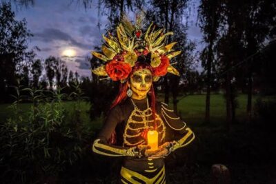 Day of the Dead Night in Xochimilco: Dinner & beer tasting - How the Evening Flows: Registration, Welcome Cocktail, and a Boat Dinner