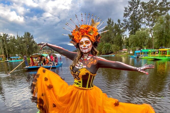 Day of the Dead Night in Xochimilco: Dinner & beer tasting - Group Size, Timing, and the Real-World Boat Details