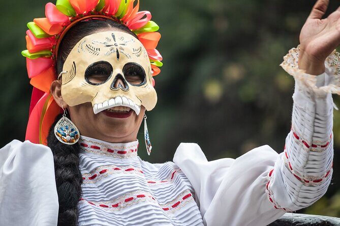 Day of the Dead Tour in Mexico City - Día de Muertos at 6:00 pm: the real reason this timing feels special