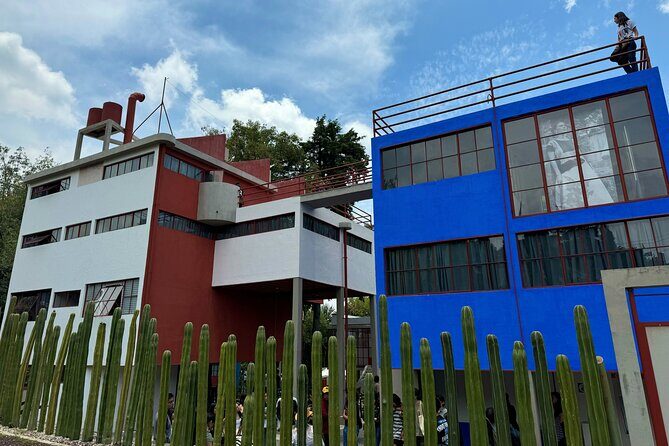 Diego Rivera Frida Kahlo Studio House Tour - Frida Kahlo’s house: personal objects, smaller rooms, stronger mood