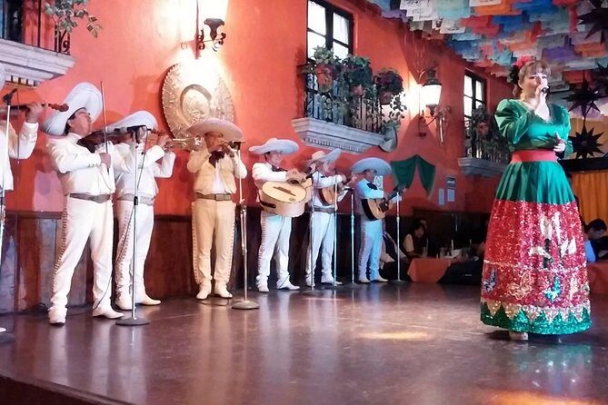 Dinner at a panoramic restaurant and show at Plaza de los Mariachis - The show experience: why the mariachi performance is the main reason to book