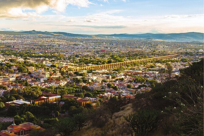 Discover Queretaro Tour - The water storyline: aqueducts, sources, and a viewpoint payoff