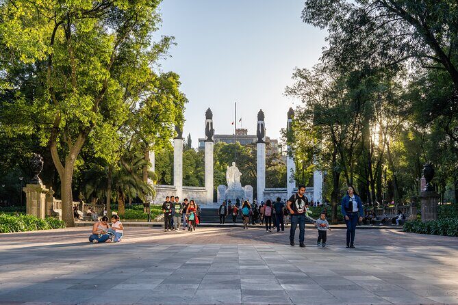Discover Reforma & Chapultepec Park: Cable Car & Ferris Wheel - How the guide experience shapes the whole day (Irving comes up often)