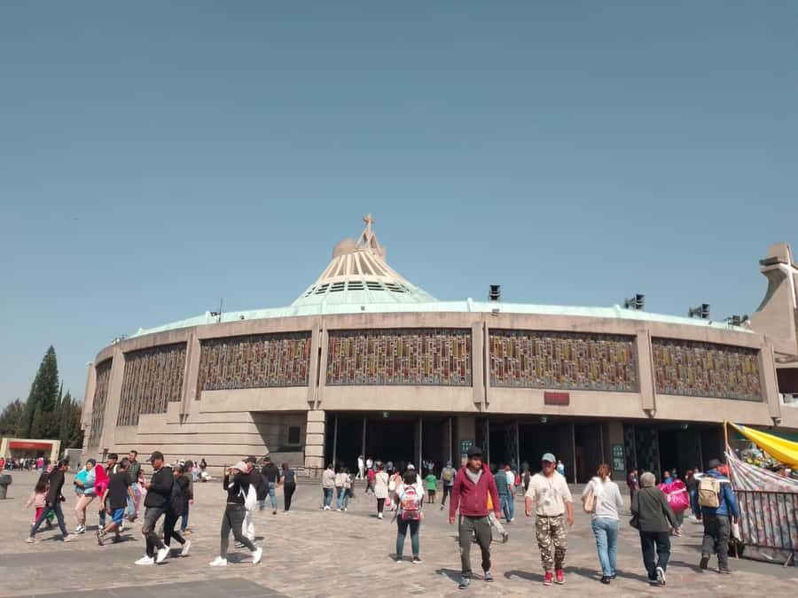 Discover the iconic Basilica of Guadalupe in Mexico City. - Traditional market stop: a taste of everyday Mexico