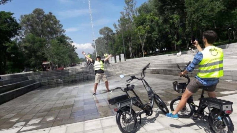 Electric Bike City Tour with a taco stop. - Chapultepec Park, Tamayo, Audiorama, and Mexico Park: West-Side Views Without the Drag