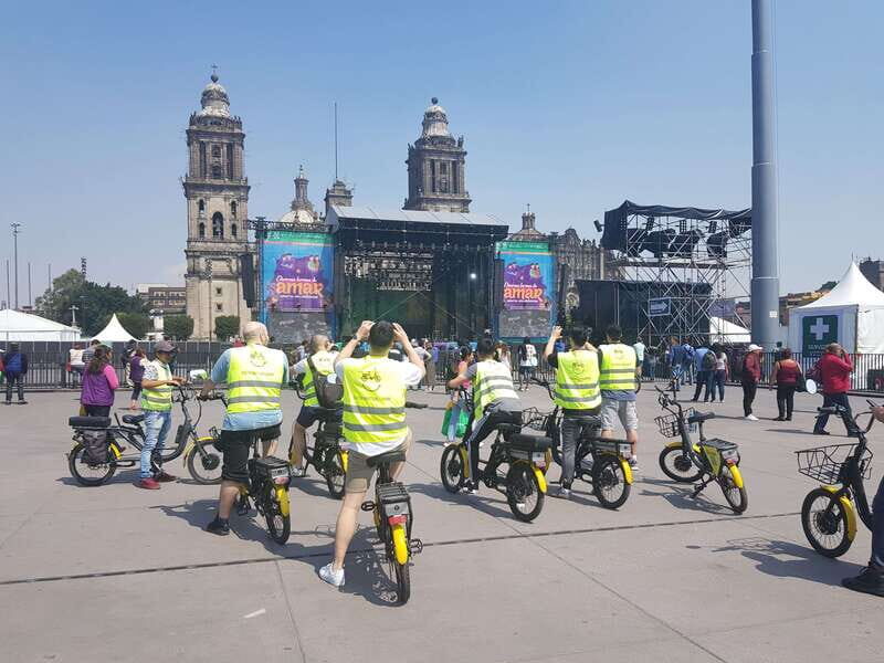 Electric Bike City Tour with a taco stop. - From Plaza Río de Janeiro to Palacio de Bellas Artes: The Center Starts Moving