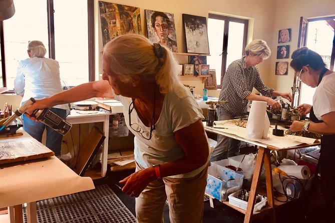Encaustic painting workshops with Ezshwan Winding - San Miguel de Allende Encaustic in a Real Artists Studio