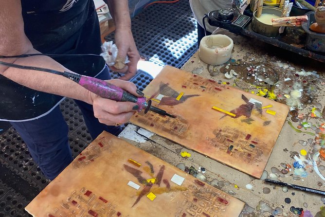 Encaustic painting workshops with Ezshwan Winding - Timing, Break, and What to Pack for a 6-Hour Studio Session