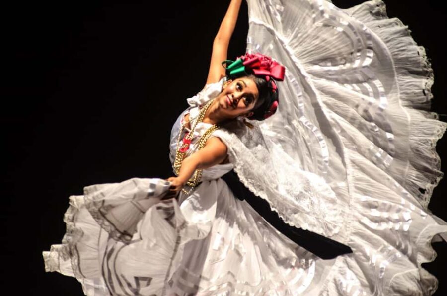 Enjoy the Folkloric Ballet at the Palacio de Bellas Artes - Key things that make this show worth your ticket