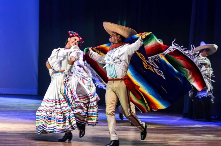 Enjoy the Folkloric Ballet at the Palacio de Bellas Artes - Arrive early: how to make the entrance feel smooth, not chaotic