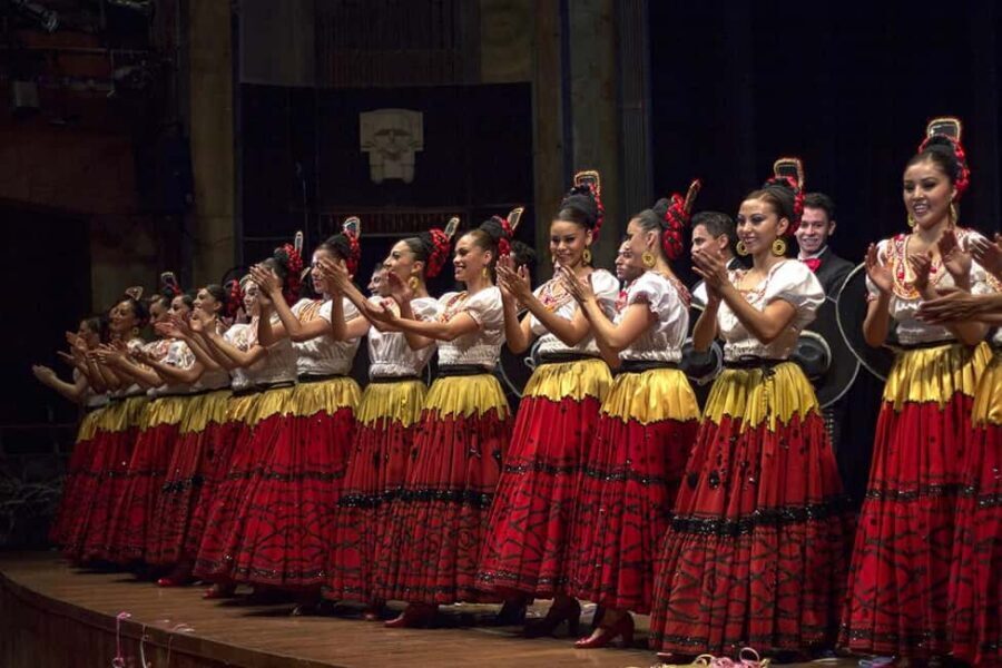 Enjoy the Folkloric Ballet at the Palacio de Bellas Artes - Getting there without stress: hotel pickup and what “ready 15 minutes early” really means