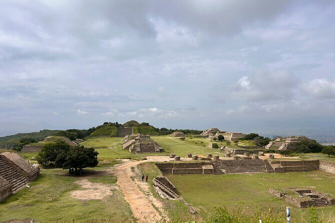 Essence Zapoteca Monte Albán, Barro Negro and Alebrijes for a day. - Key highlights worth your time