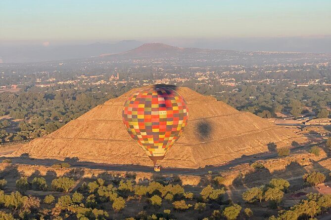Eternal Experience Balloon flight over the Teotihuacan Pyramids - The natural cave breakfast: food that feels like part of the place