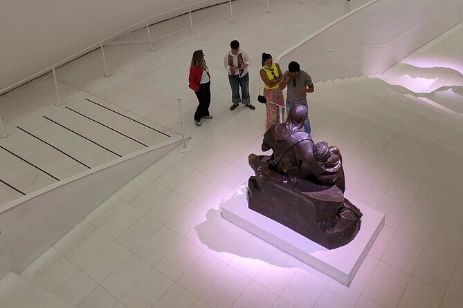 EXCLUSIVE TOUR Soumaya Museum Art and Treasures - small groups - Getting There: Meet at Museo Soumaya and Use Public Transit