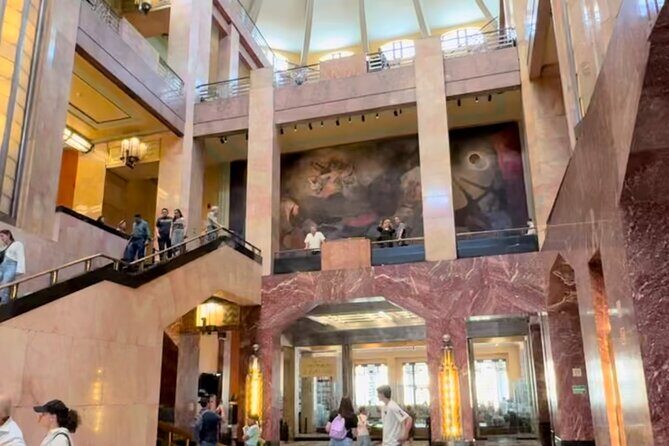 EXCLUSIVE TOUR to Palacio de Bellas Artes - small groups - Guides matter here: the human touch behind the art