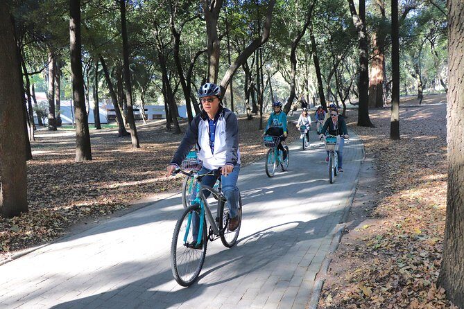 Explore Chapultepec & Mexico City sights by Bike - Chapultepec Park: Lakes, Air, Museums, and the Castle Claim