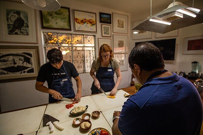 Flavors of Oaxaca: Cooking Class with No Set Menu and Local Market Tour - Timing, Drinks, and the Group Meal: How the 4.5 Hours Feel