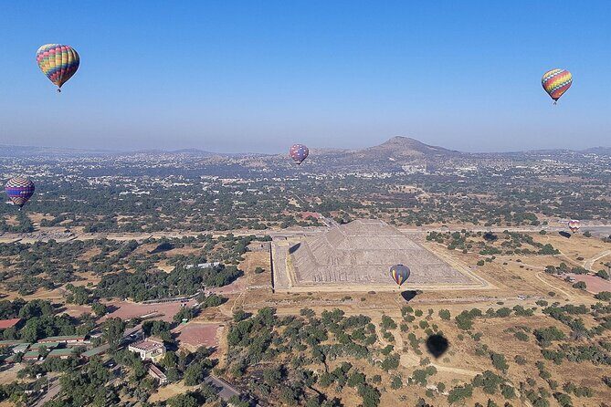 Flight in Globe, visit archaeological area, breakfast and transport - Key highlights for this Teotihuacan morning
