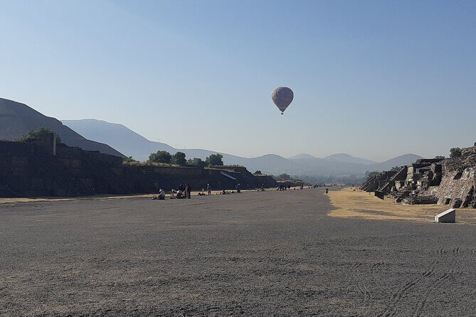 Flight in Globe, visit archaeological area, breakfast and transport - Breakfast at the right moment: fueling the pyramids without overthinking it