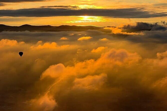 Flight with the Gods and underworld tour (all inclusive) - 45 minutes of flight over the Pyramids of the Sun and Moon