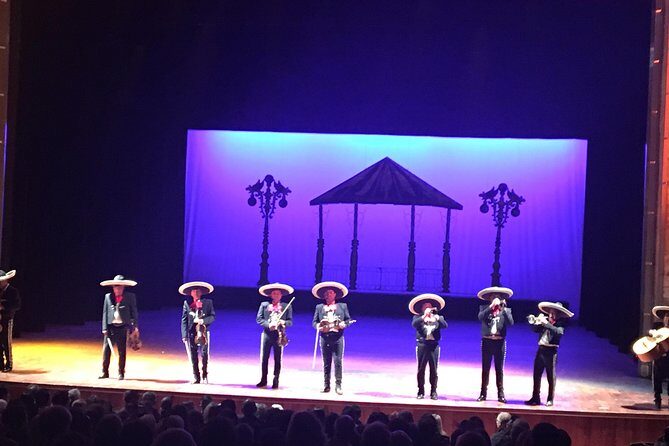 Folkloric Ballet in Mexico City - Entering Bellas Artes: a theater experience before the dancing starts