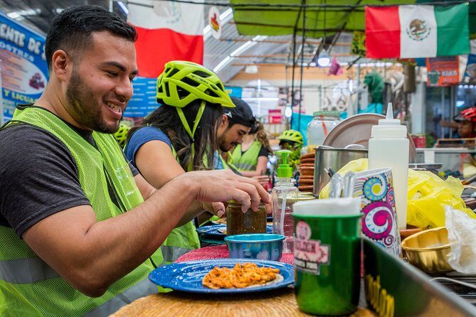 Foodie Lovers And Trendy CDMX E-bike Tour - Stop 1: Bosque de Chapultepec and the big-city-to-park shift
