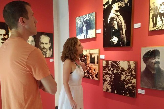 Frida Kahlo Museum and Diego Rivera Studio Tour with Admission Tickets - Guides, language, and what good explaining feels like