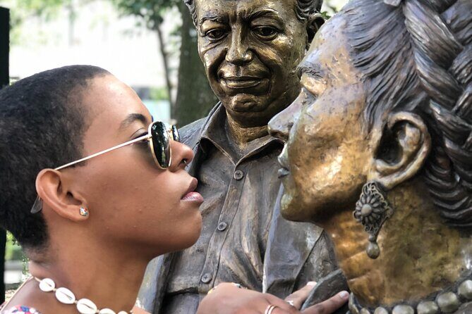 Frida Kahlo VIP [Museum Tickets Included] Walk, Markets & Churros - Guides: when the storytelling is the main event