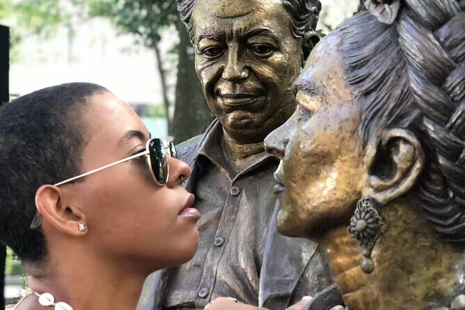 Frida Kahlo VIP-Walk, Market and Churros Museum Tickets Included - Market walk in Coyoacán: food, churros, and snack logic