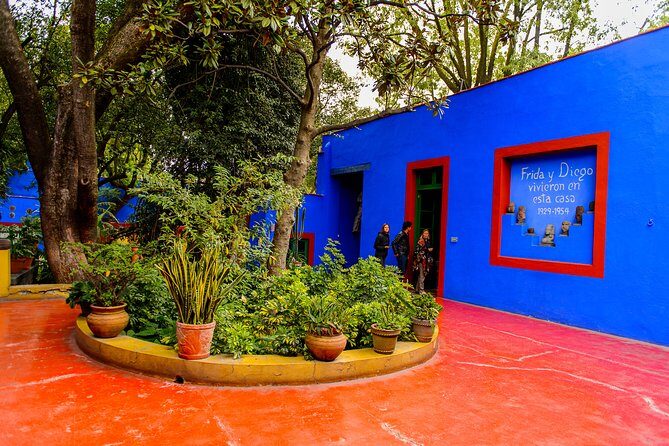 Frida Kahlo's House, Coyoacan and Xochimilco - All Day Tour - Estadio Azteca and Platería Rafael: useful stops with a side of sales