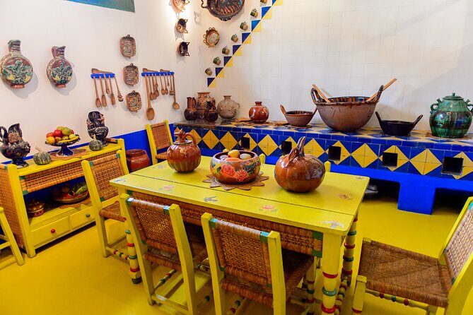 Frida Khalo Museum with Transportation and Culinary Experience - Coyoacán Market Lunch: Toast Options and Flavored Water
