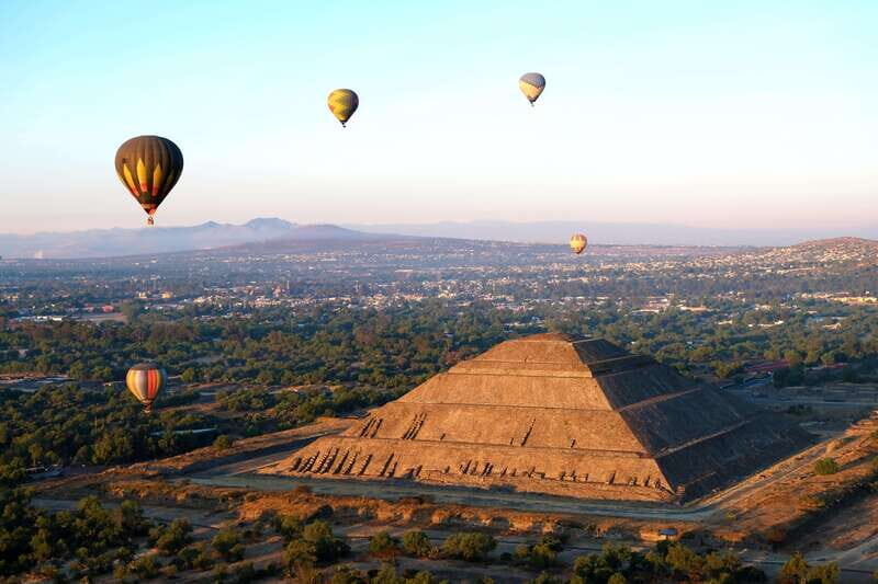 From CDMX: Hot air balloon ride, guided visits to Teotihuacan and Guadalupe - Lunch and the fiesta finish: plan for the food reality