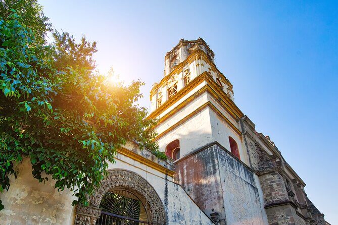 From cdmx: Tour in Coyoacan and Xochimilco all inclusive - The stop that can steal time: shops and holiday crowds