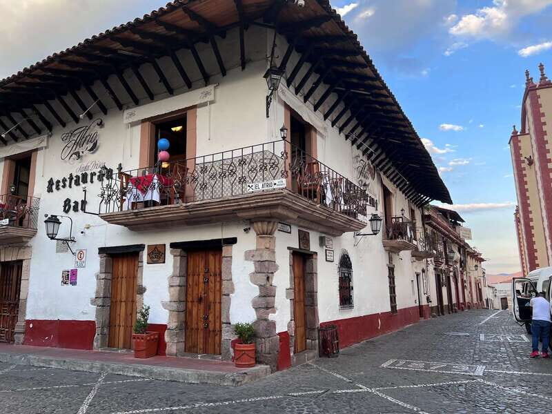 From Mexico City: 10-Hour Cuernavaca and Taxco Tour - Lunch, shopping stops, and the reality of a guided schedule