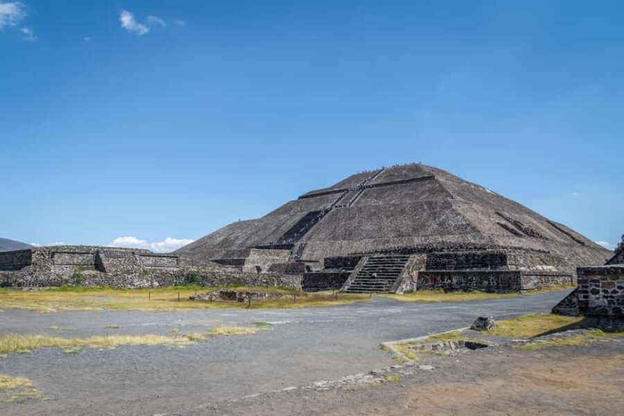 From Mexico City: Half-day tour to Teotihuacan - Pyramid of the Sun: what the photo stop turns into