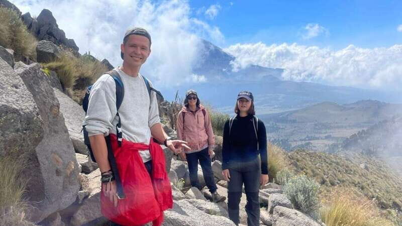 From Mexico City: Hike Iztaccihuatl Volcano with an Alpinist - Why Iztaccíhuatl and Popocatépetl look bigger from altitude