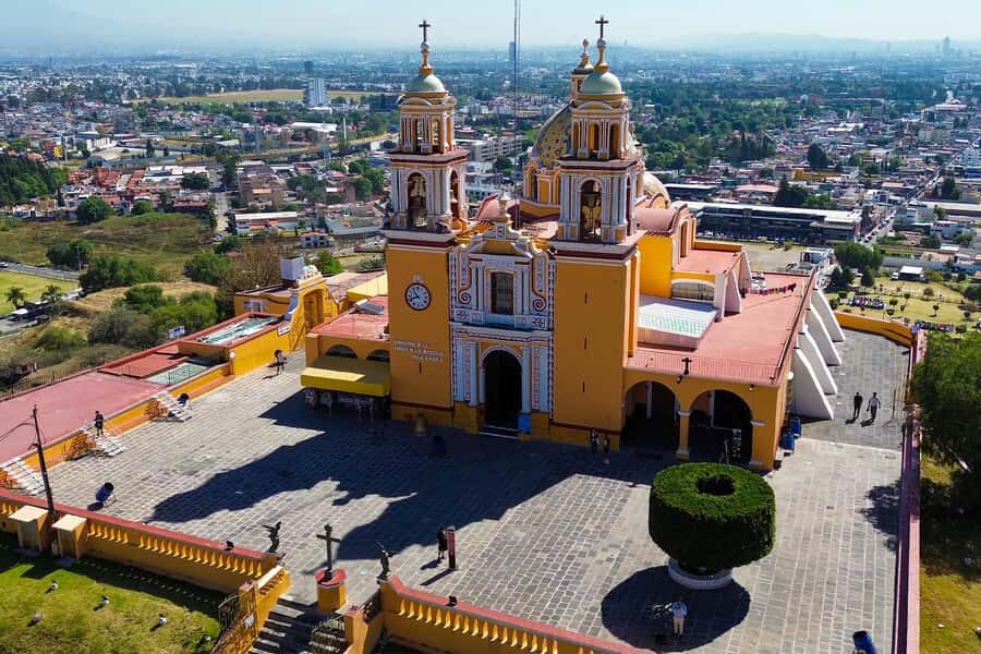 From Mexico City: One-day adventure: Puebla, Cholula, and Tonantzintla - Lunch in Puebla: chiles en nogada and cemitas if you choose the food option