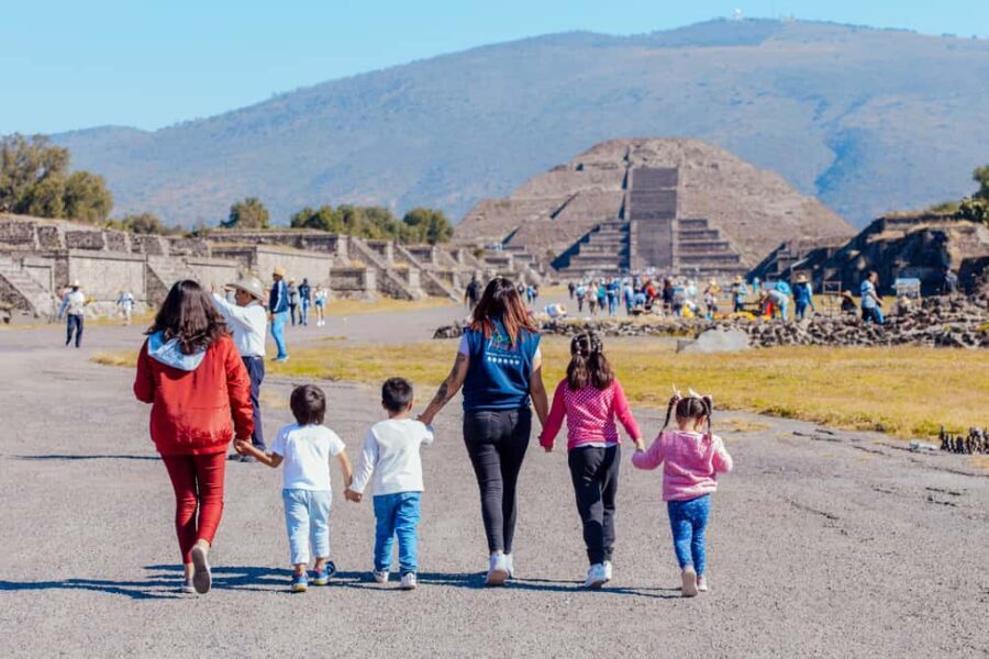 From Mexico City: Teotihuacan Tour & Reino Animal For Kids - Getting picked up in Mexico City and heading to State of Mexico