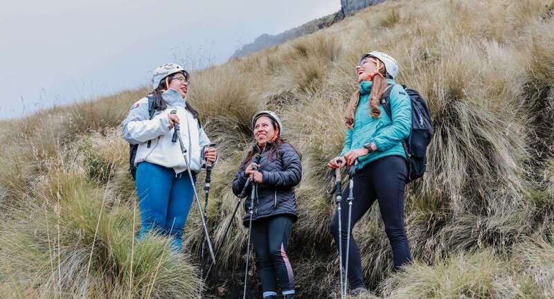 From Puebla: Hiking in the Iztaccíhuatl all included - The 7-hour trek: 14 km round trip from park entry to La Joya