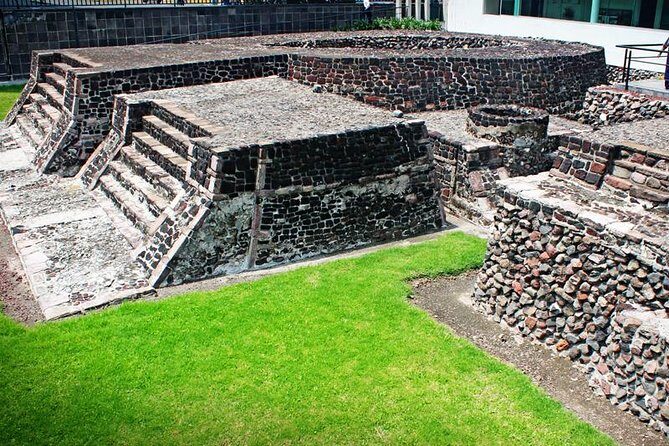 Full-Day Teotihuacan & Basilica Guadalupe Tour - Guides, Language Switching, and the Human Touch