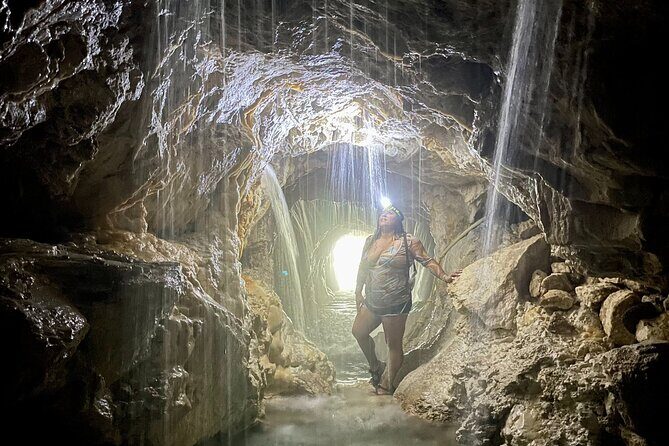 Full-Day Tour Exploring the Waters of Tolantongo - San Cristobal stop: the quick supplies moment