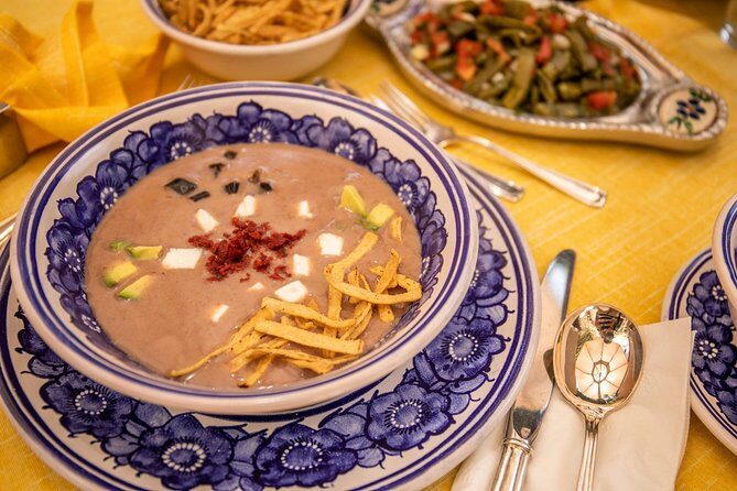 Gourmet Home Dining Experience in Mexico City with Margarita - Alcohol, pacing, and the value of a host at your side