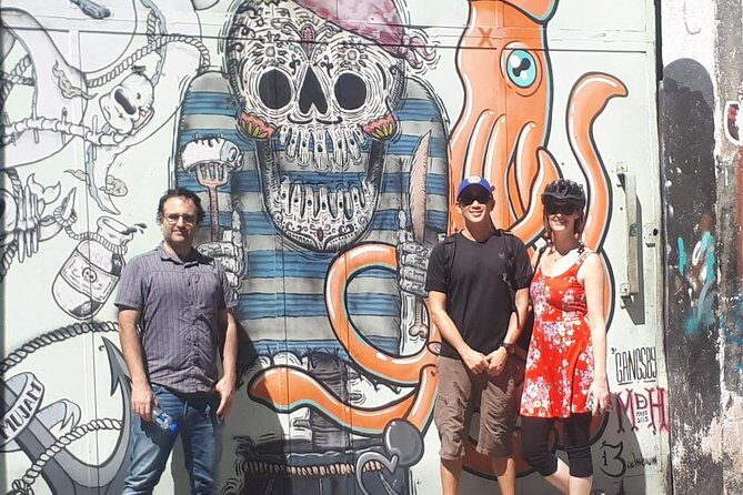 Graffiti & Urban Art Biketour w/ taco stop - The taco stop in Condesa: 2 tacos that actually count as lunch