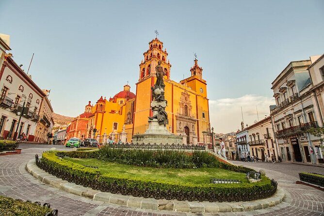 Guanajuato Private Walking Tour - Alley of the Kiss: a romantic legend you can walk through