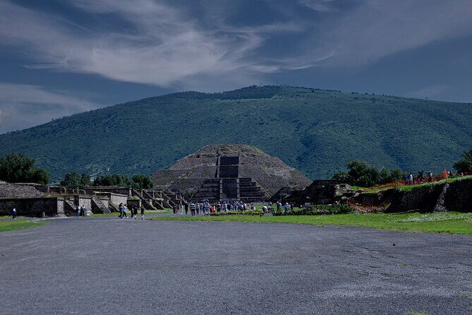 Guided Tour in Pyramids + Transportation + Breakfast in Cueva - The Tlalocan workshop stop: obsidian, maguey, and drink tasting