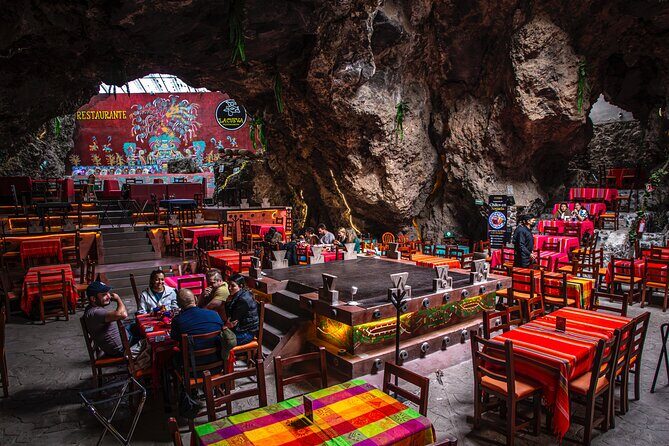 Guided tour in Teotihuacan + breakfast in Cueva + Transportation CDMX - Cave breakfast in La Cueva Teotihuacán: the best way to start