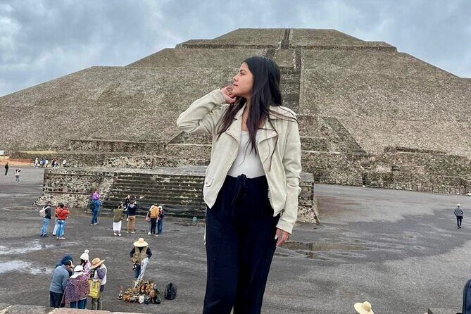 Guided Tour in the Pyramids of Teotihuacan with Breakfast - Entering the Teotihuacán archaeological area with a bilingual guide